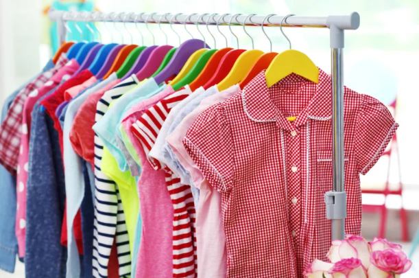 baju anak cepat sempit, tips ibu muda, parenting anak balita, pertumbuhan anak cepat, solusi hemat pakaian anak, tips ibu baru, pakaian bayi, baju anak tidak muat, manajemen baju anak, ibu muda cerdas